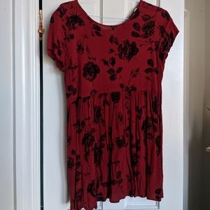 ✨👕 UO Red Rose Patterned Babydoll Tunic👕✨